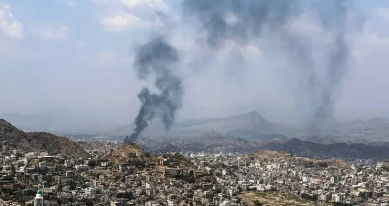 ​ضربات مكثفة على الحوثيين واشتباه بسمية قذائفهم